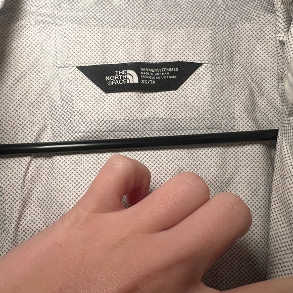 White Northface windbreaker - Picture 3 of 3